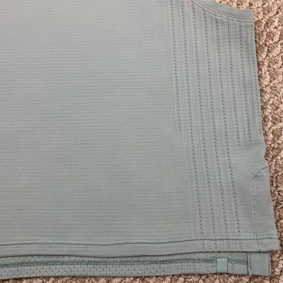 Lululemon women’s delicate green mint Train to Be Tank Top
Ventilation mesh - Picture 4 of 6